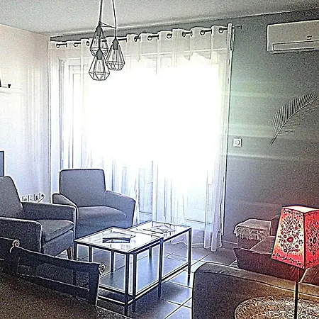 Charmant Appartement 3 Pieces A Sete Avec Terrasse Et Parking Securise - Fr-1-472-153 *