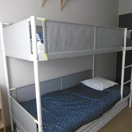 Charmant Appartement 3 Pieces A Sete Avec Terrasse Et Parking Securise - Fr-1-472-153