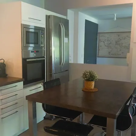 Charmant Appartement 3 Pieces A Sete Avec Terrasse Et Parking Securise - Fr-1-472-153 شقة سُت