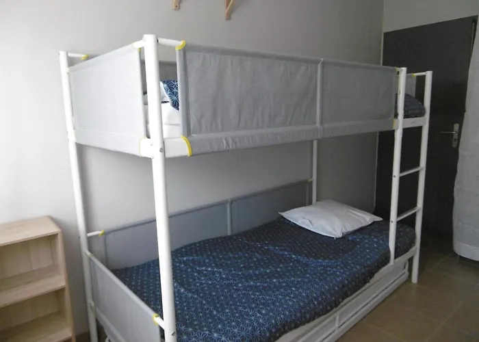 Charmant Appartement 3 Pieces A Sete Avec Terrasse Et Parking Securise - Fr-1-472-153